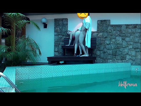 ❤️ Bulla ancillam ad piscinam invitat, sed fervido resistere non potuit Porno vk ad nos la.hotpornphotos.ru